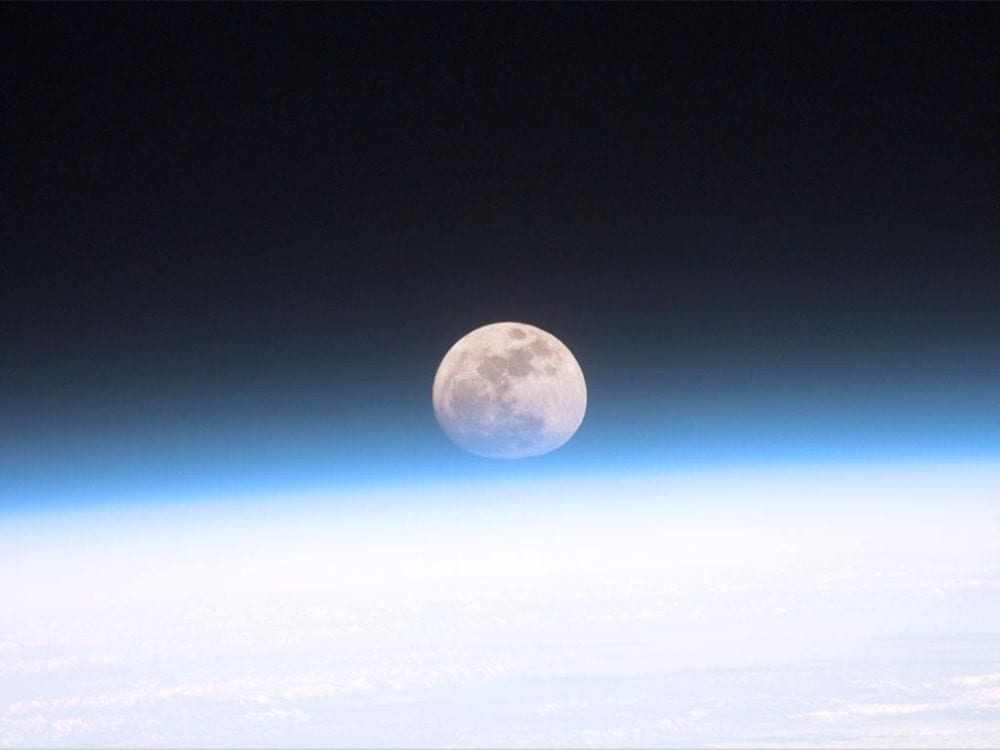 la-luna-desde-el-espacio