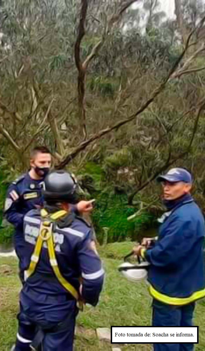 Rescate del cuerpo de Cristian Alexis Romero, foto tomada de: Soacha se informa.