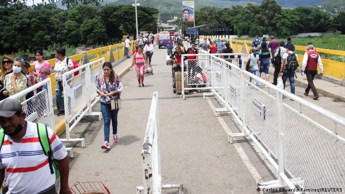 Paso fronterizo entre Colombia y Venezuela
