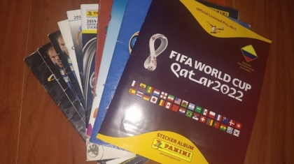 2-Coleccion-personal-de-albumes-de-futbol-de-distintos-mundiales-y-copas-Javier-Bonilla