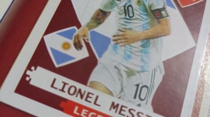 3-Lamina-extra-basica-o-base-de-Lionel-Messi-correspondiente-al-Album-Panini-Qatar-2022