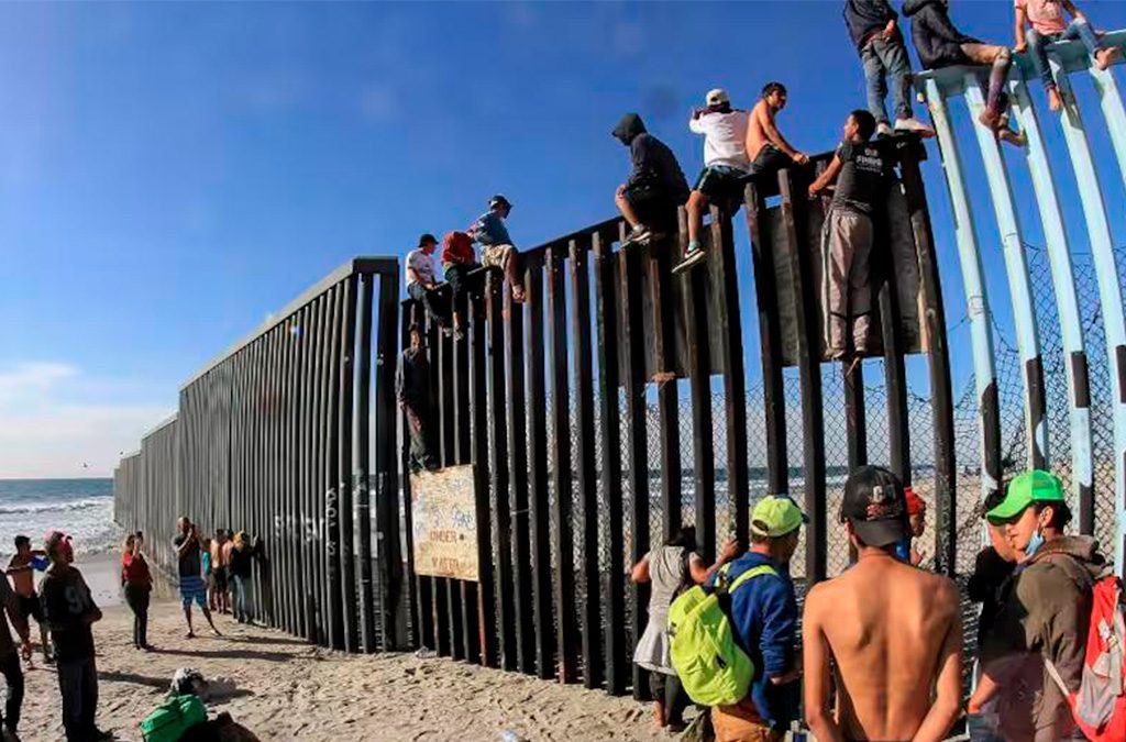 Colombianos cruzando la frontera