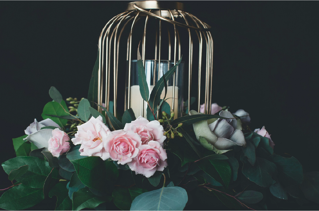 Jaula con flores