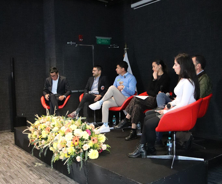 Debate entre cuatro candidatos a la Cámara de Representantes